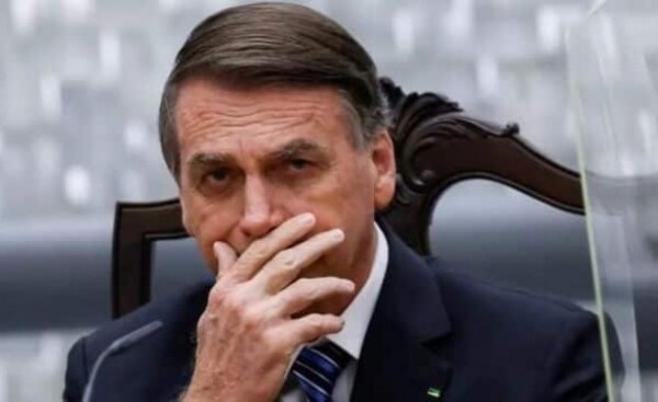 Justicia prohíbe a Bolsonaro tener contacto con su exasisente