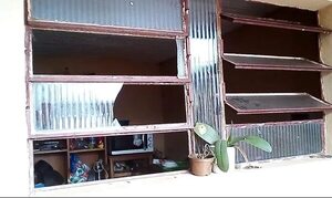 Presunto ladrón entró a una vivienda y quedó atorado en la ventana - ABC en el Este - ABC Color