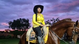 Janet Massa denuncia que su "amiga" le robó su caballo