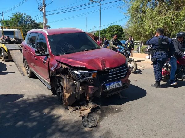 Mariachi ocasionó tres accidentes de tránsito, intentó fugarse, pero vecinos lo detuvieron - Policiales - ABC Color