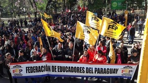 Gremios docentes anuncian paro a partir del lunes - trece