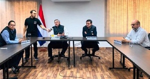 Ministro lamenta posición de docentes y pide respetar derecho de alumnos