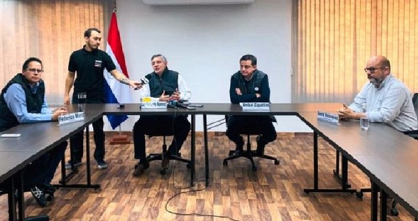 Ministro lamenta posición de docentes y pide respetar derecho de alumnos
