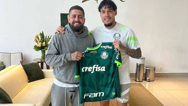 Gustavo Gómez le regaló un tour por el Allianz Parque a su amigo tatuador