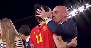 La Nación / Federación Española de Fútbol defiende a Rubiales ante polémico “beso”