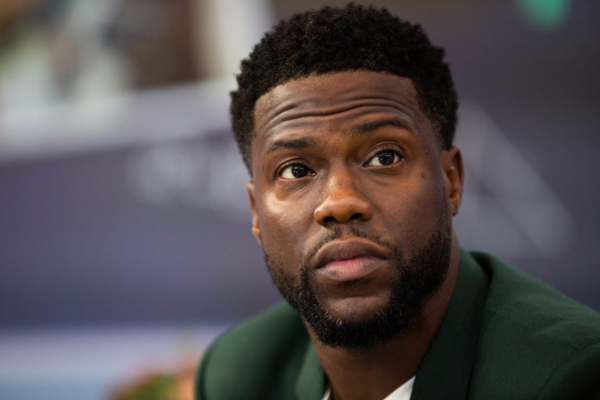 Kevin Hart está en silla de ruedas luego de desgarrarse el abdomen