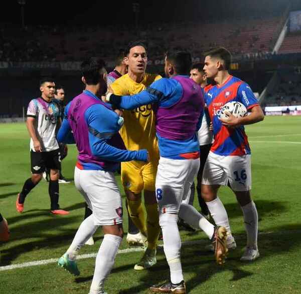 Cerro Porteño y Libertad empatan en un partido tenso y dramático