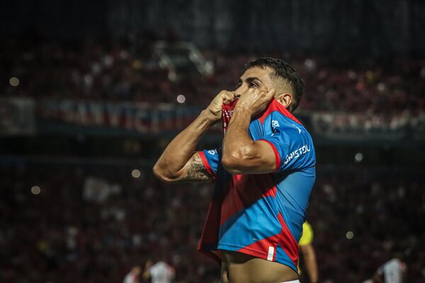 Penal a lo “Panenka” de Carrizo para salvar a Cerro Porteño ante el puntero Libertad | 1000 Noticias