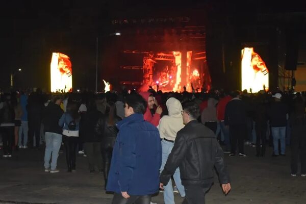 La figura del trap en español, Eladio Carrión presentó un gran show en el Parque Olímpico - Música - ABC Color