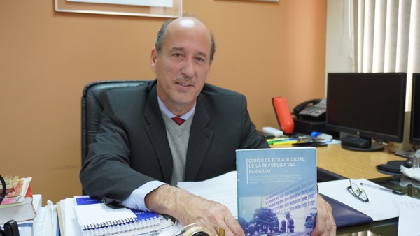 “Valores éticos son el cimiento para ser un buen magistrado”