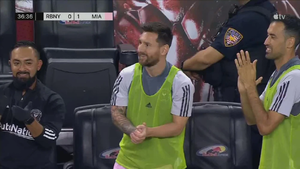 Messi y Busquets aplauden a Diego Gómez