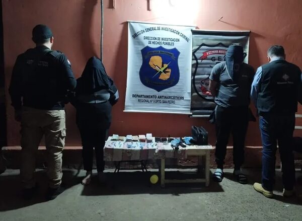 Comitiva fiscal y policial detuvo a cuatro personas con presuntas drogas - Policiales - ABC Color