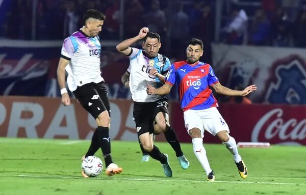 Federico Carrizo: “Dentro de lo malo el equipo muestra rebeldía” - Fútbol - ABC Color