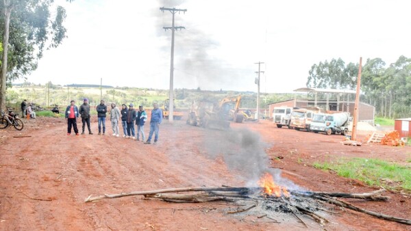Obreros de alcantarillado en Capitán Miranda exigen cobro de salario atrasado