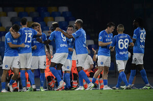 Versus / El campeón Napoli manda en su casa y sigue arriba en la Serie A