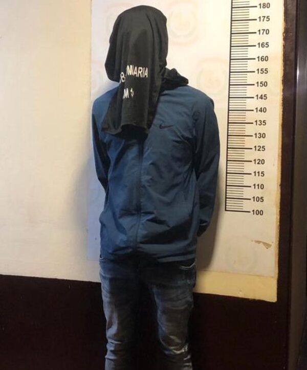 Detienen a hombre que golpeó a su expareja y le destruyó su celular