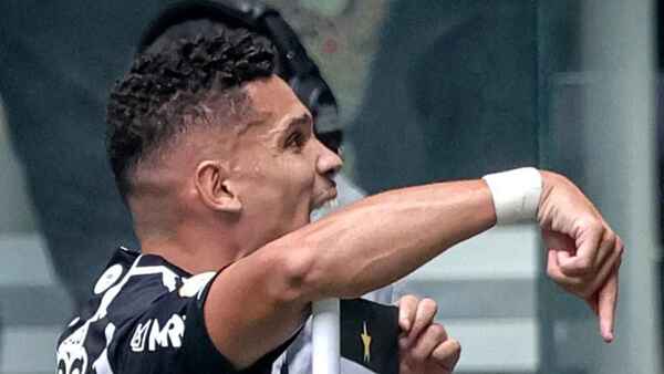 Paulinho inaugura el estadio del Mineiro con un doblete