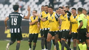Botafogo vence a Bahía y sigue líder en Brasil