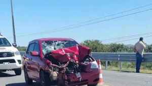 Choque frontal de auto con moto deja un fallecido en Alberdi