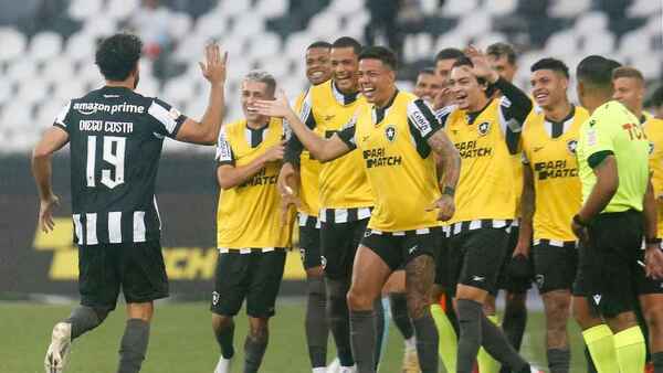 Botafogo vence a Bahía y sigue líder en Brasil