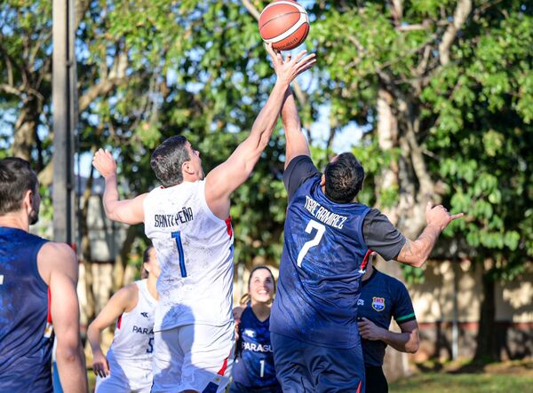 Líderes políticos compartieron amistoso de básquet con seleccionados - La Tribuna