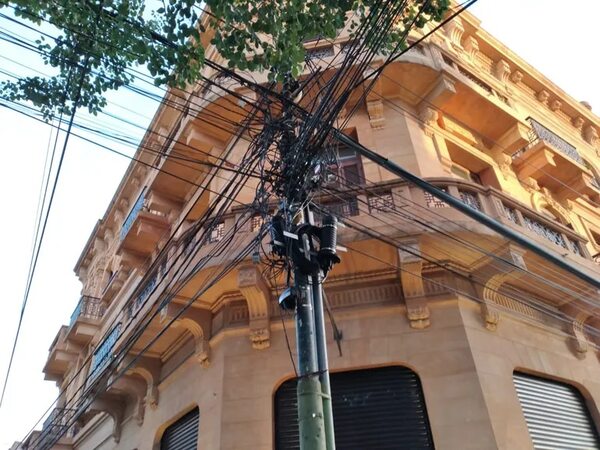¿Finalmente van a retirar la maraña de cables en Asunción? - Nacionales - ABC Color