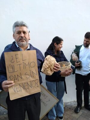 Protestan contra el “trigo transgénico HB4″ y entregan “el último pan sin veneno” - Nacionales - ABC Color