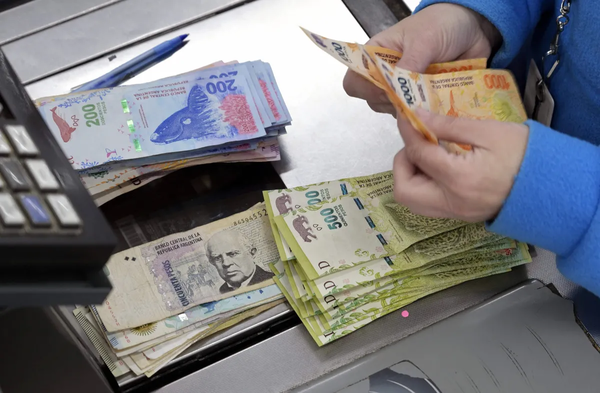 Argentina anuncia medidas para paliar el efecto de la devaluación de su moneda - Oasis FM 94.3