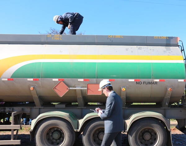 INTN dispuso investigación tras detectarse certificados falsos a transportadoras de combustibles | 1000 Noticias