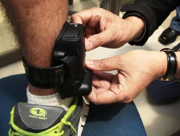 Tobilleras electrónicas serán una realidad en 100 días, anuncian