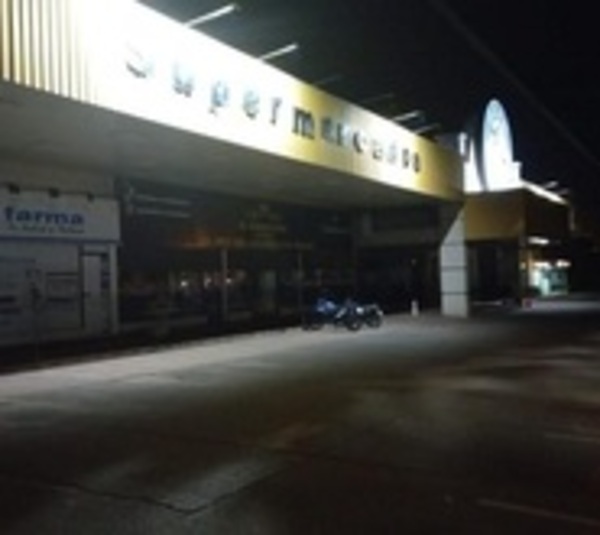 Guardias evitan robo en supermercado de Ciudad del Este - Paraguay.com