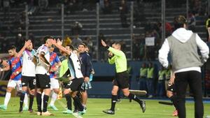 “Situaciones externas”, dice