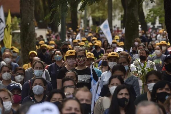 ¿En qué consiste el acuerdo al que llegaron docentes y el Gobierno para evitar huelga? - Economía - ABC Color