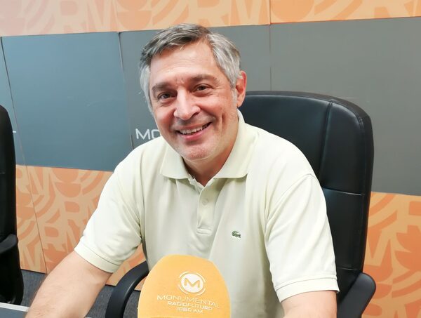 Ministro del MEC afirma que existe "compromiso" para cumplir con el escalafón docente · Radio Monumental 1080 AM