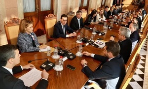 Peña pone freno al “lobby” parlamentario en primer Consejo de Ministros