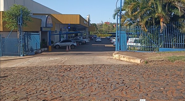 Ciudad del Este: Guardias repelen a balazos a asaltantes en supermercado - trece