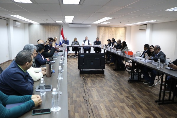 Llegan a acuerdo para pagos pendientes e instalan mesa de trabajo
