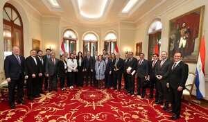 Santiago Peña encabeza su primera sesión del Consejo de Ministros y pide trabajo coordinado