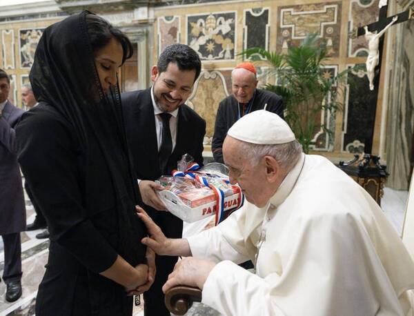 La visita del presidente de Diputados al papa Francisco: hablaron de protección a la dignidad