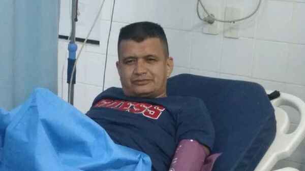 Presunto asaltante llega a hospital con herida de bala y en un auto robado