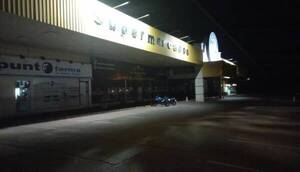 Guardias de supermercado se enfrentaron a tiros con robacajeros