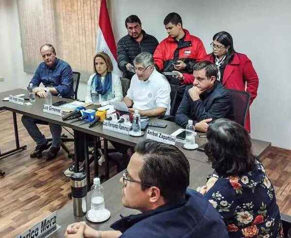 Santi destaca acuerdo con docentes
