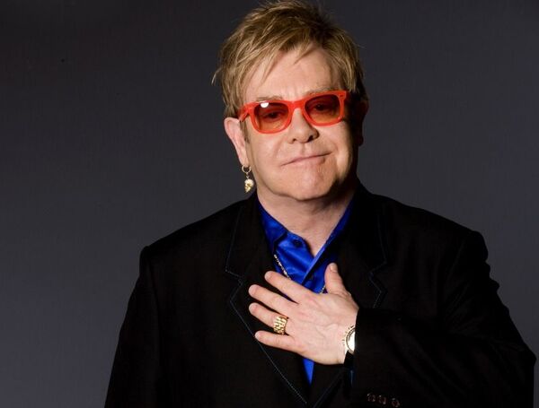 Elton John fue hospitalizado de emergencia en Mónaco