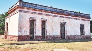 Edificio de Puerto Antiguo de Concepción cae a pedazos