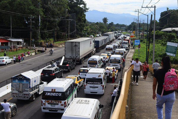 Transportistas mexicanos bloquean la frontera con Guatemala en protesta contra inseguridad - MarketData