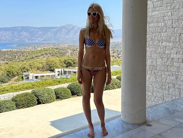 Claudia Schiffer cumplió 53 ¡y mirá cómo luce en bikini! - Gente - ABC Color