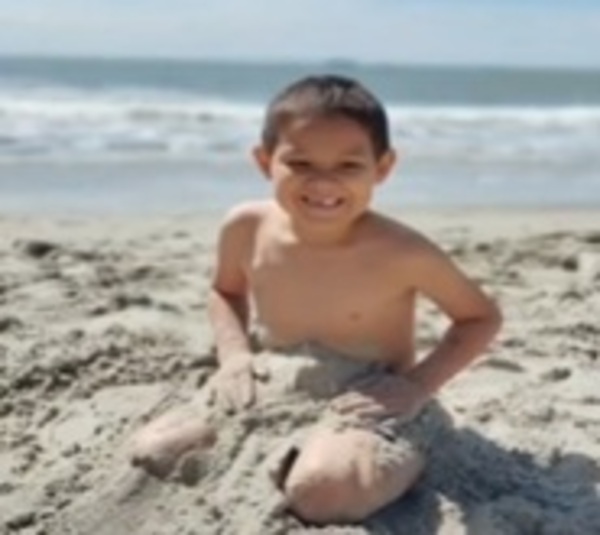 Niño con cáncer cumplió su sueño de conocer el mar - Paraguay.com