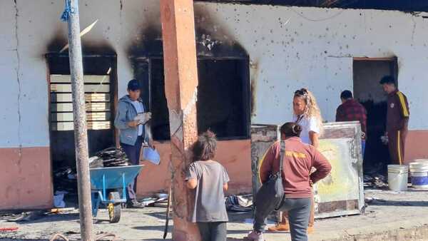 Incendio consume pabellón de una escuela indígena en Puerto Casado