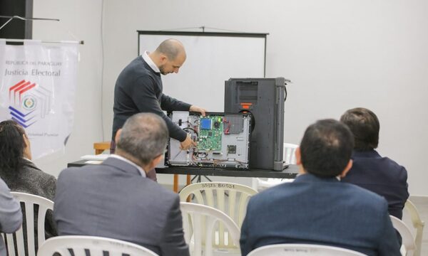 Realizan verificaciones del software y hardware de la Máquina de Votación