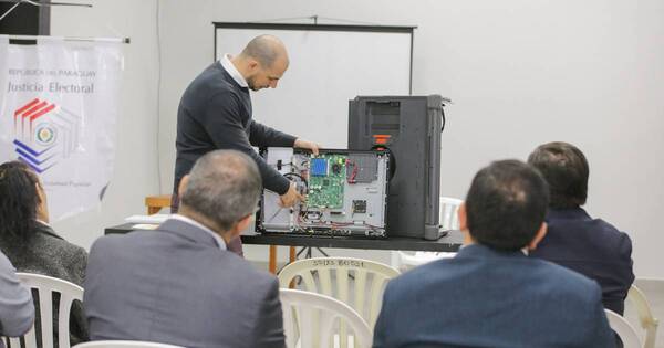 La Nación / Elecciones complementarias: verifican sistema informático de máquinas de votación